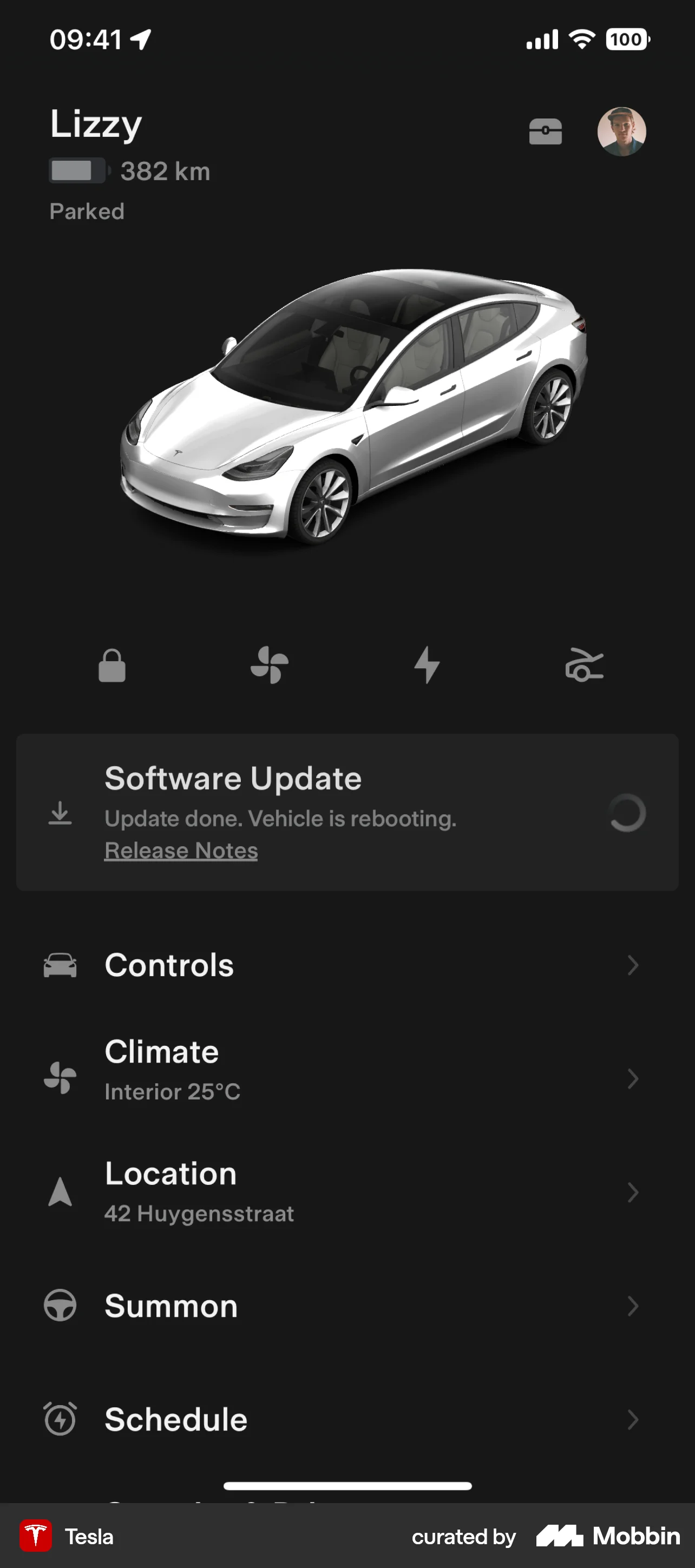 Tesla iOS Upload & Download screen